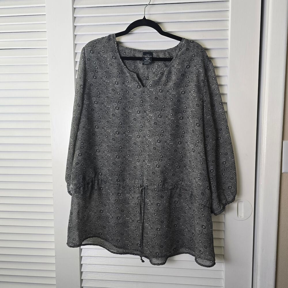 Fades Glory Women's XXL Size 20 Gray and Black Blouse